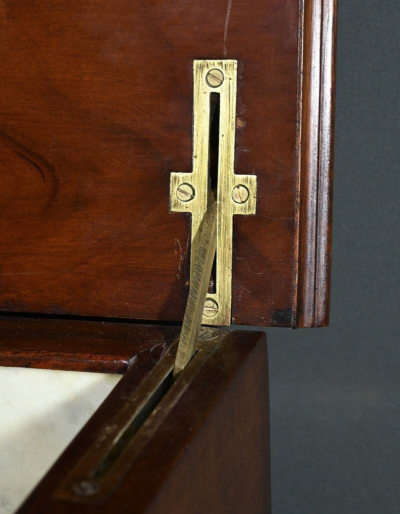 Burl Mahogany Dressing Table, Louis-Philippe Style – Late 19th Century