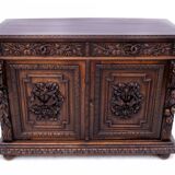 Commode sculptée, France, vers 1880.