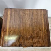 Tables de chevet en noyer Art Déco avec porte et tiroir