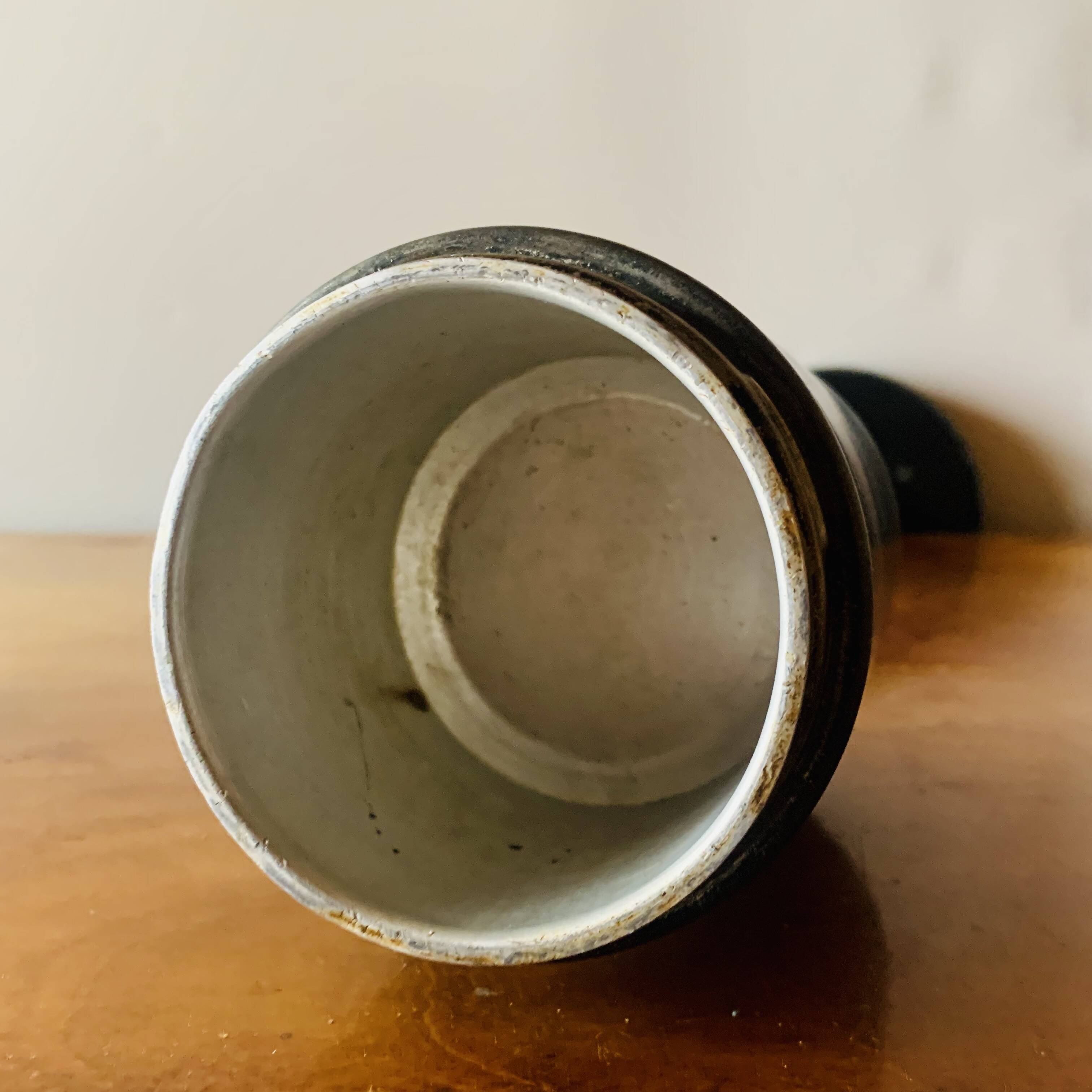 Vintage metal ashtray - push up