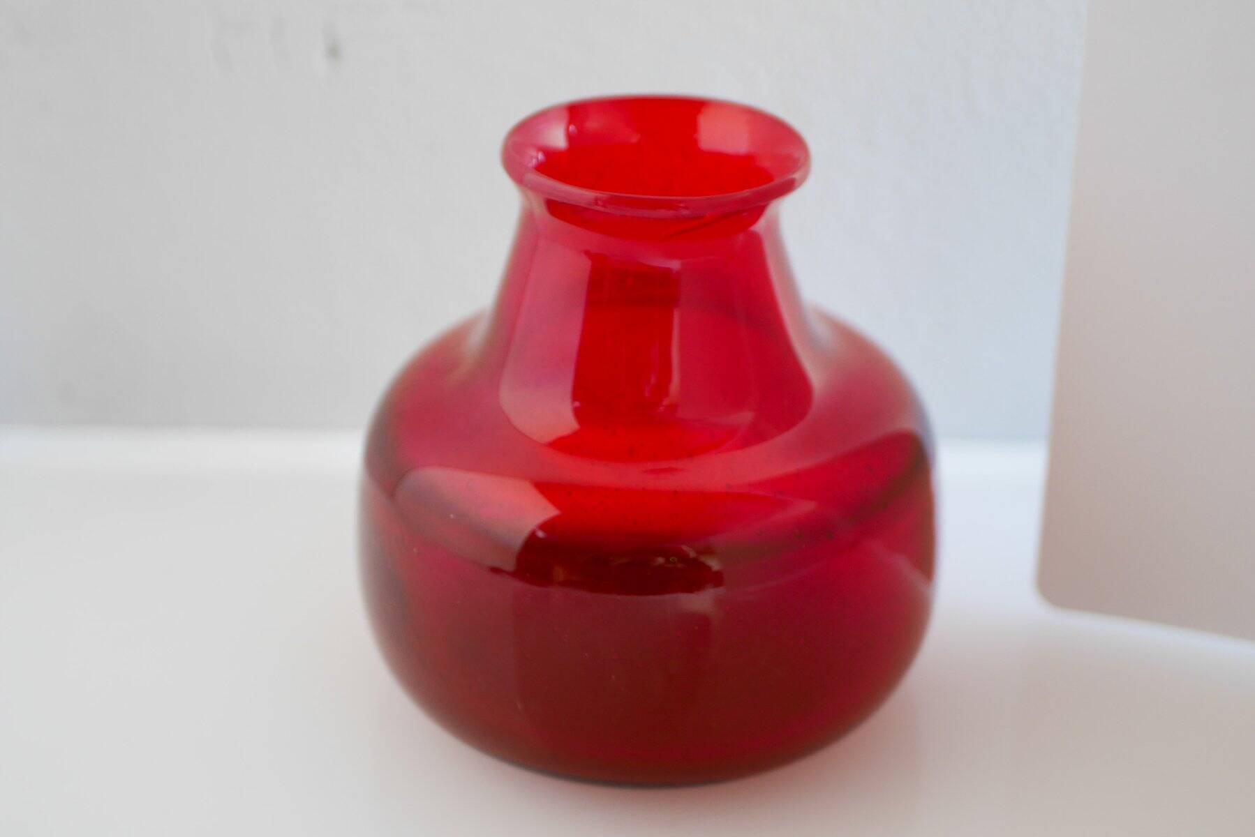 Red glass vase by Erik Höglund for Bodafors, 1960s