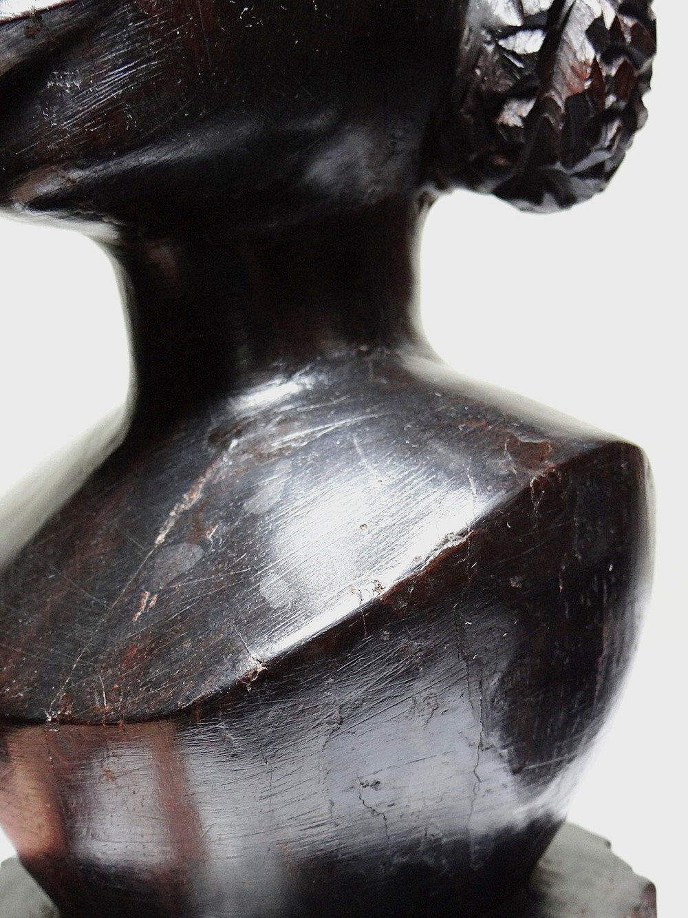 Couple of Malagasy busts in dark exotic wood, carved, craftsmanship from the 1940s to 1970s.