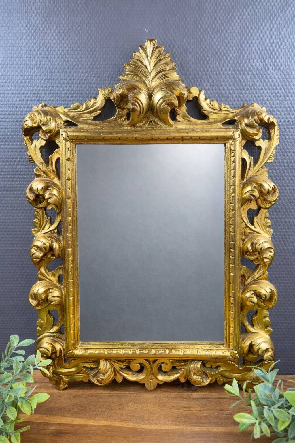 Antique Louis XV style mirror in gilded carved wood.