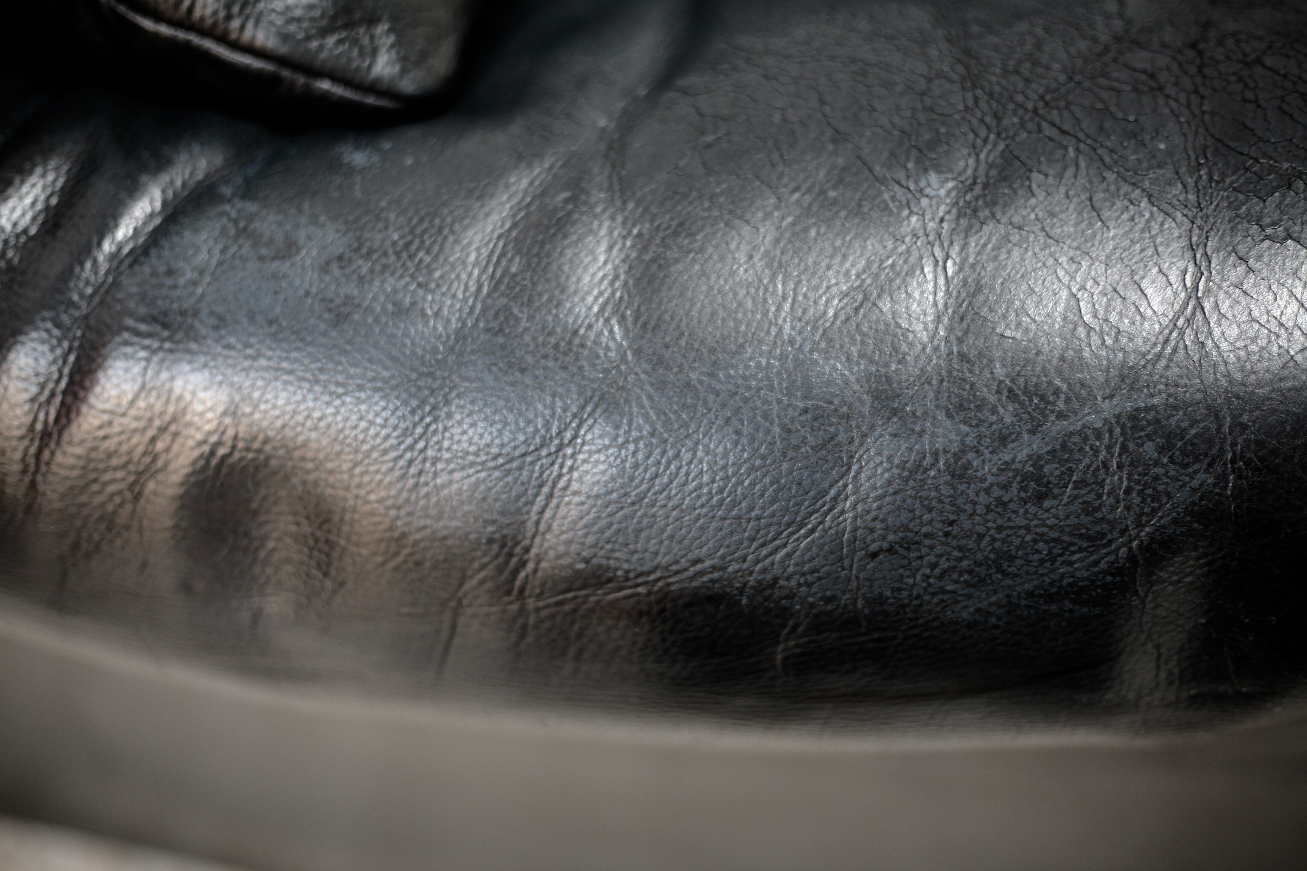Sofa by Vico Magistretti, Cassina, Maralunga model. Italy, circa 1975. Navy blue leather