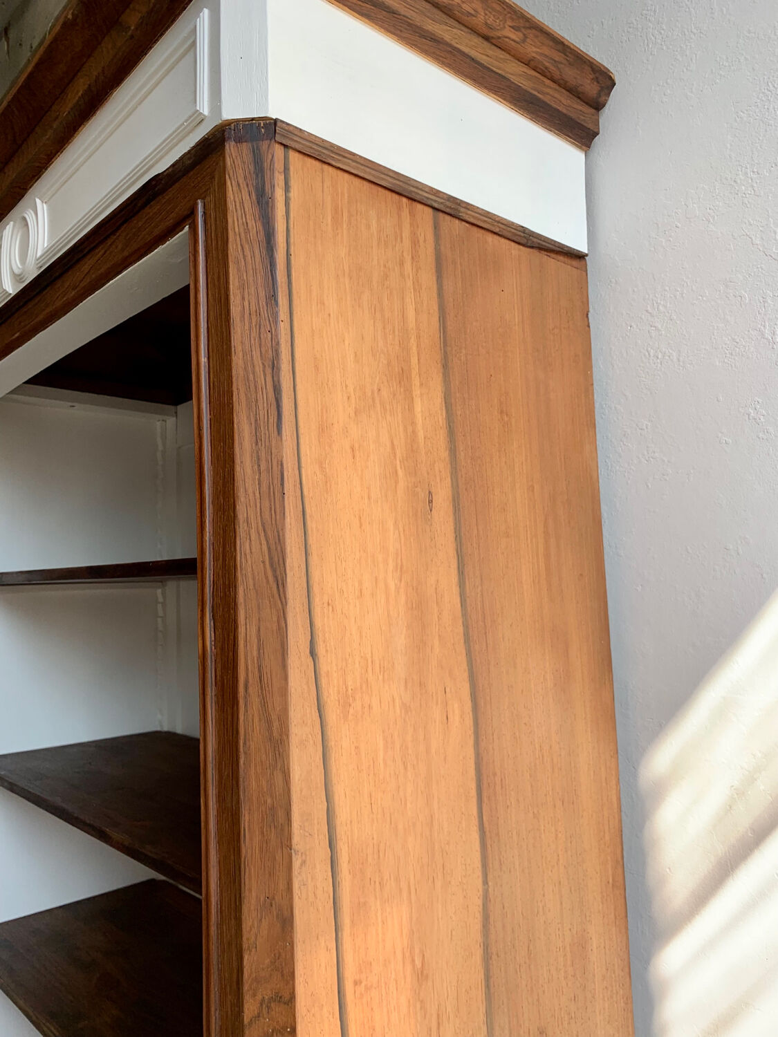 Bookcase/shelf