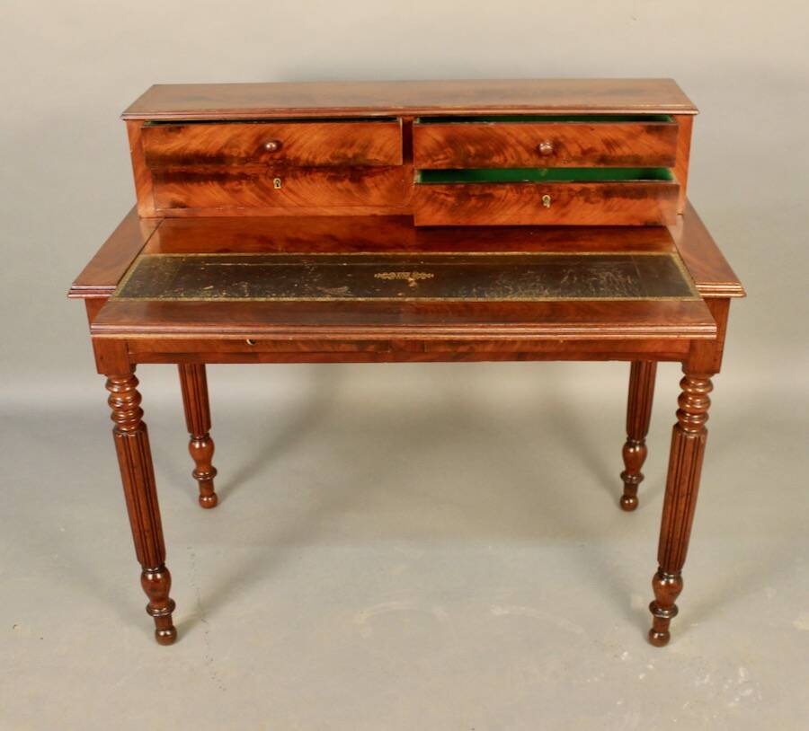 Bureau à gradins en acajou XIXème