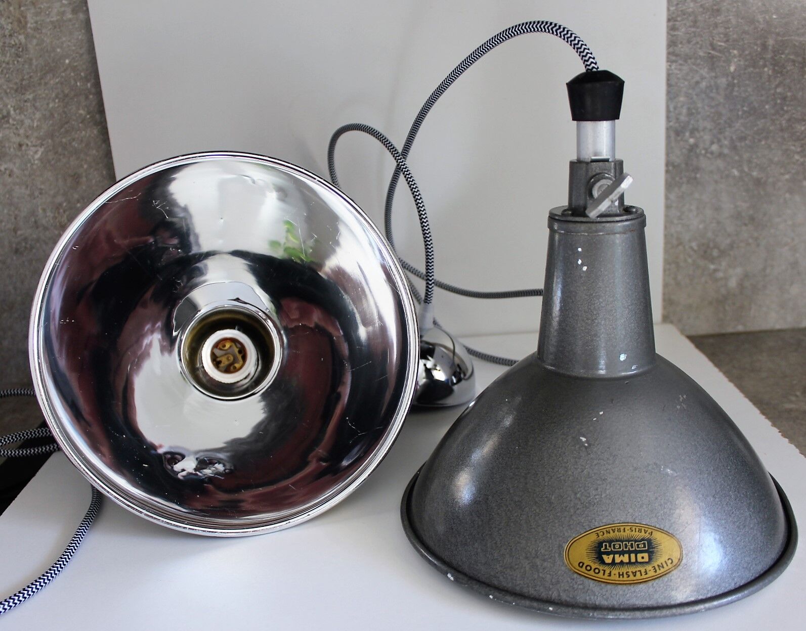 Duo of suspension indus projectors Dima Phot