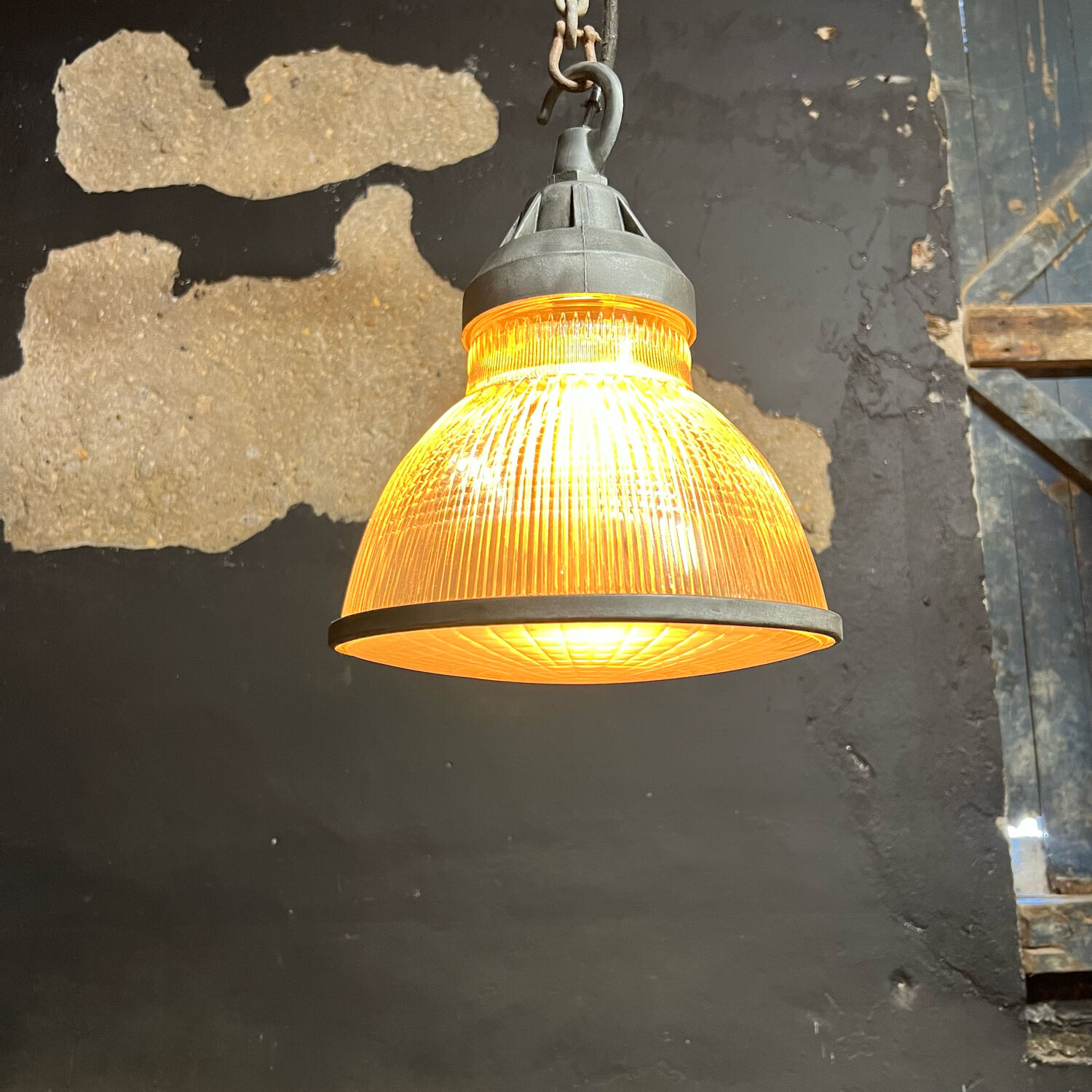 Holophane suspension