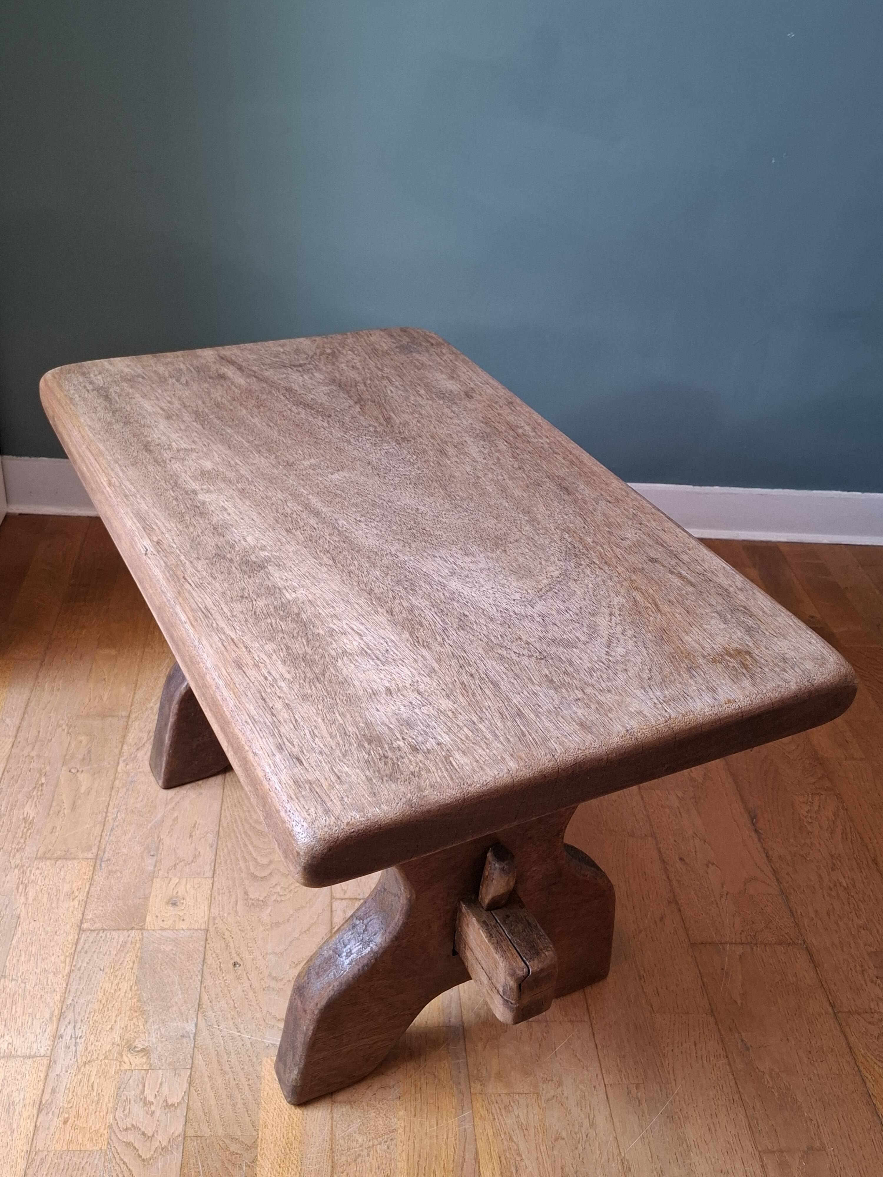 Table basse brutaliste