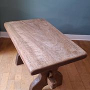 Table basse brutaliste
