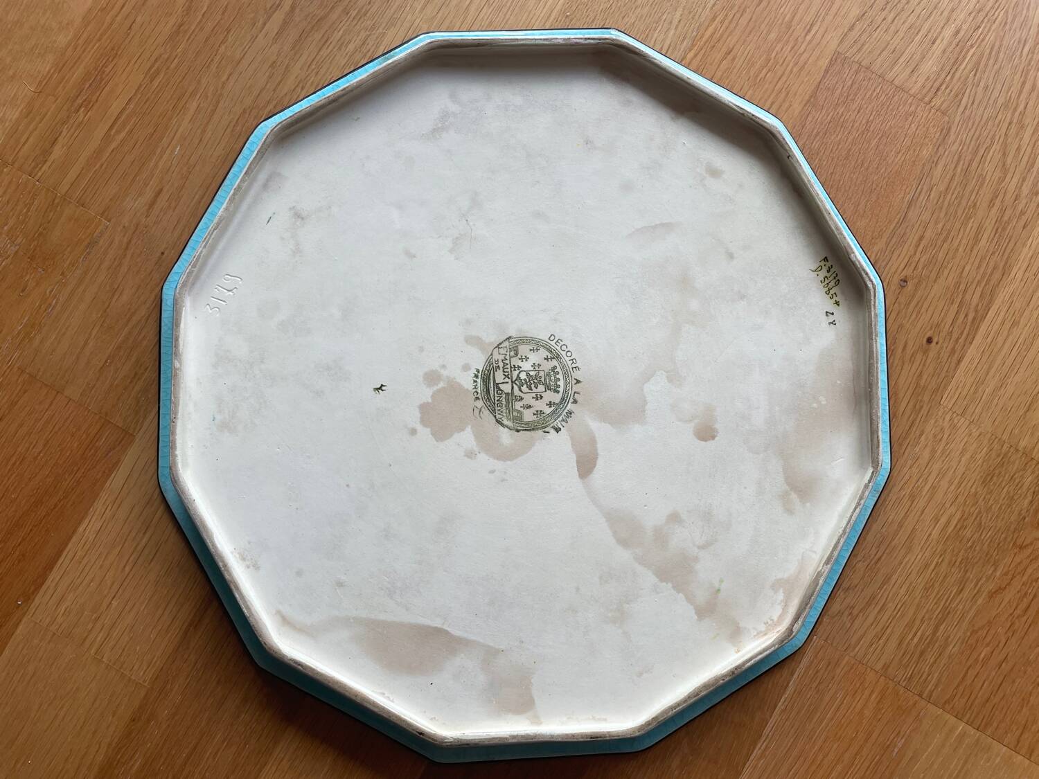 Longwy pie dish with flower pattern