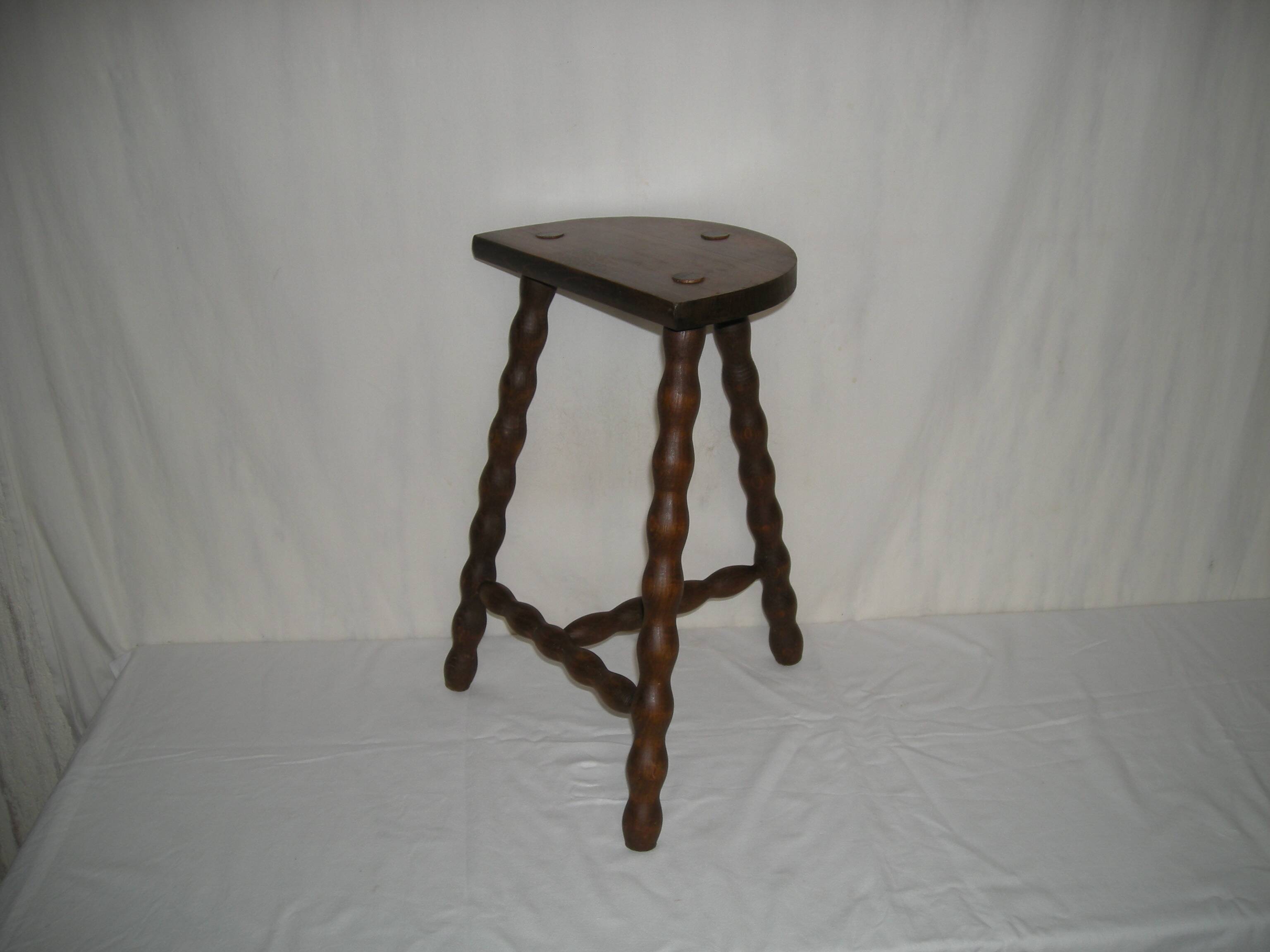 Country tripod stool