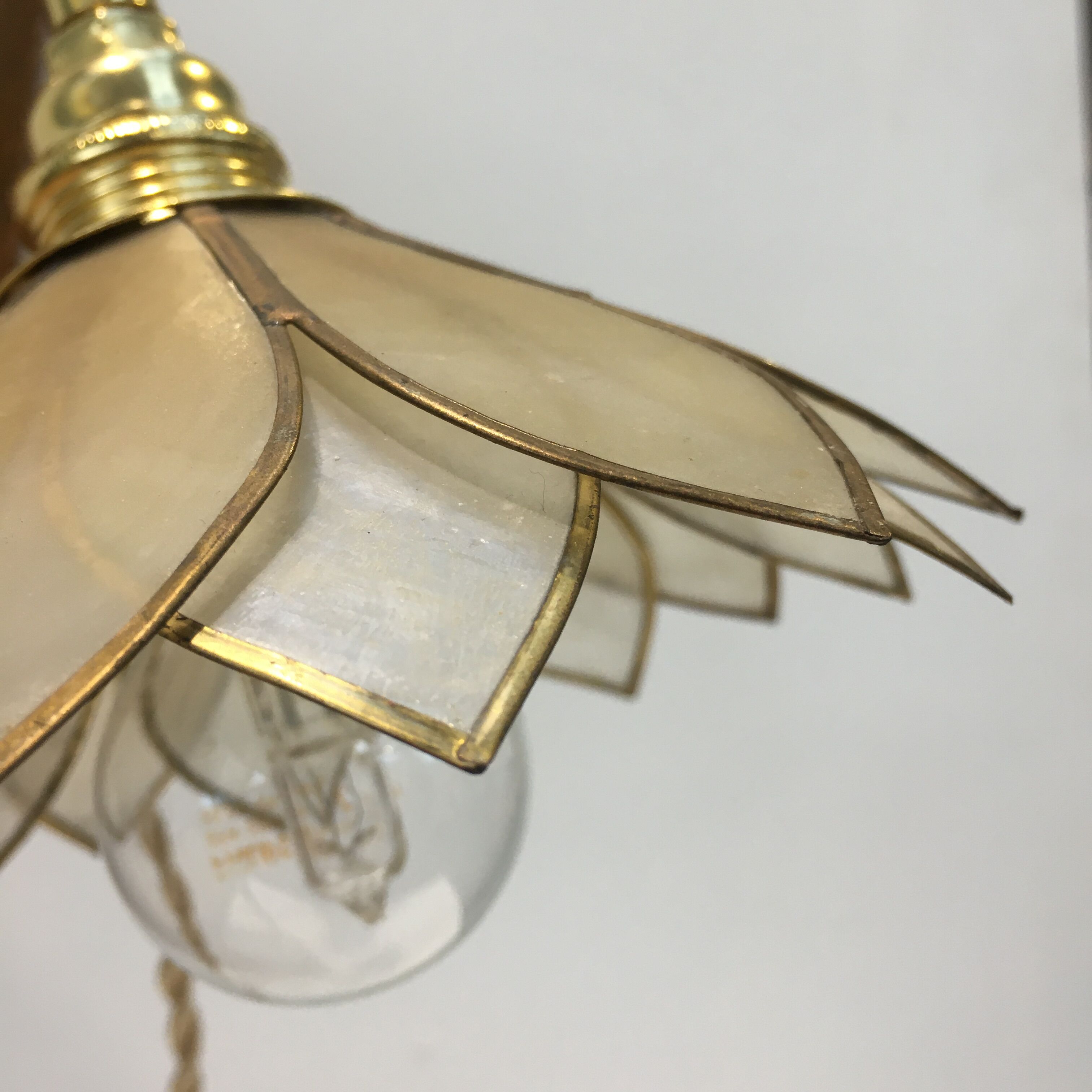Lamp in mother-of-pearl and brass