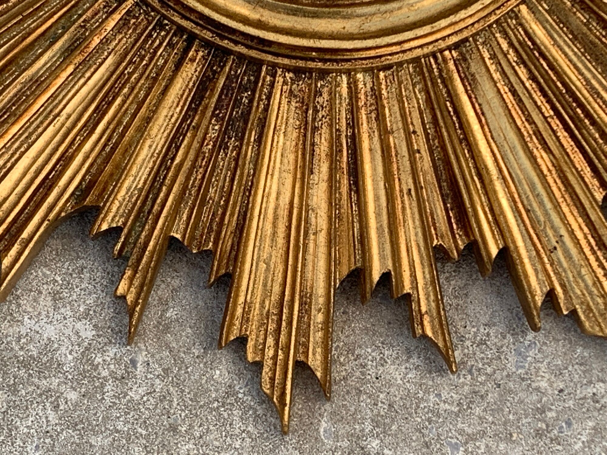 Mirror sun or wooden witch, gilded with gold leaf, diameter 41 cm