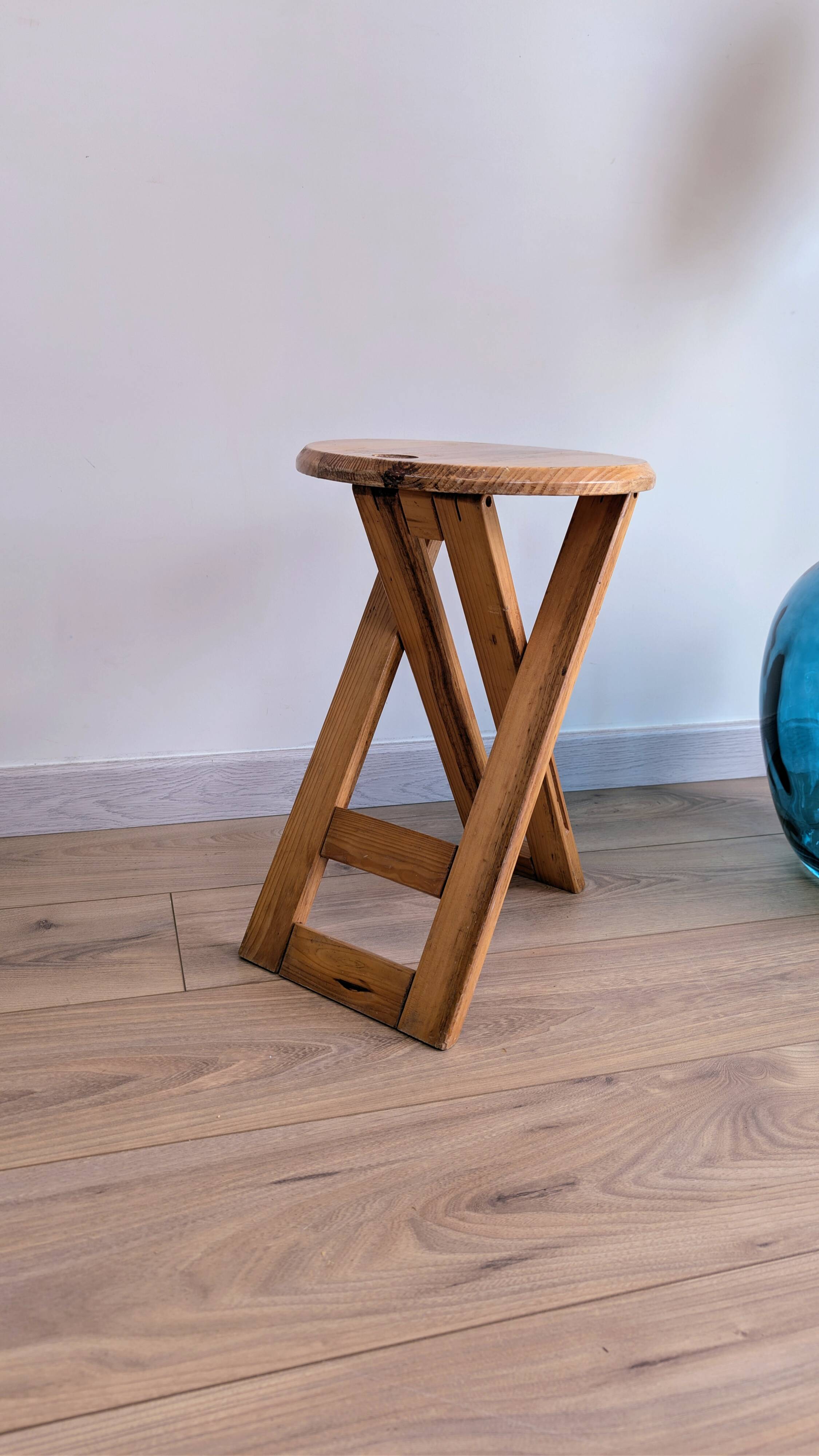Folding stool TS attributed to Roger Tallon – French design from the 1970s.