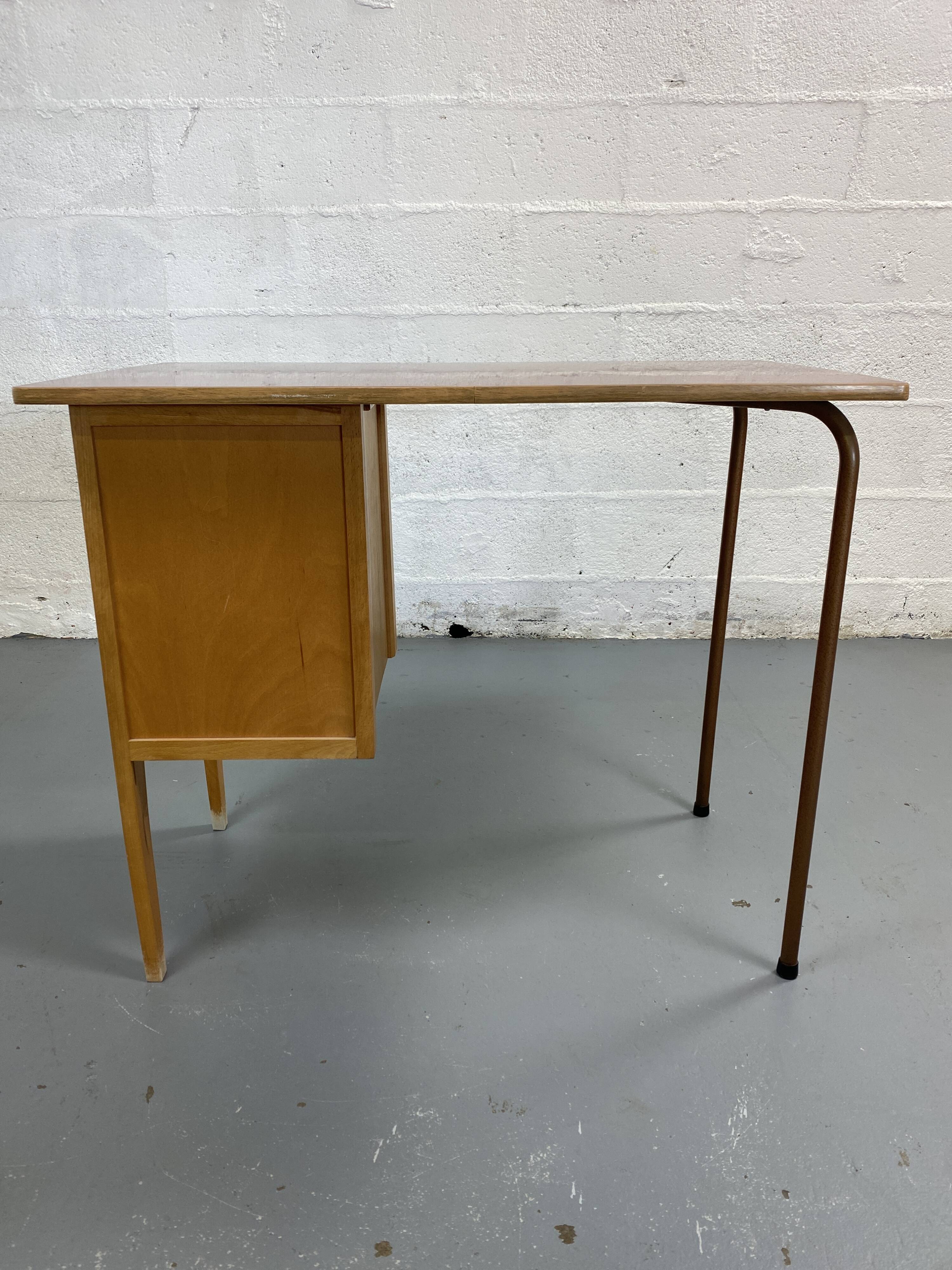 Bureau vintage en formica bois et métal