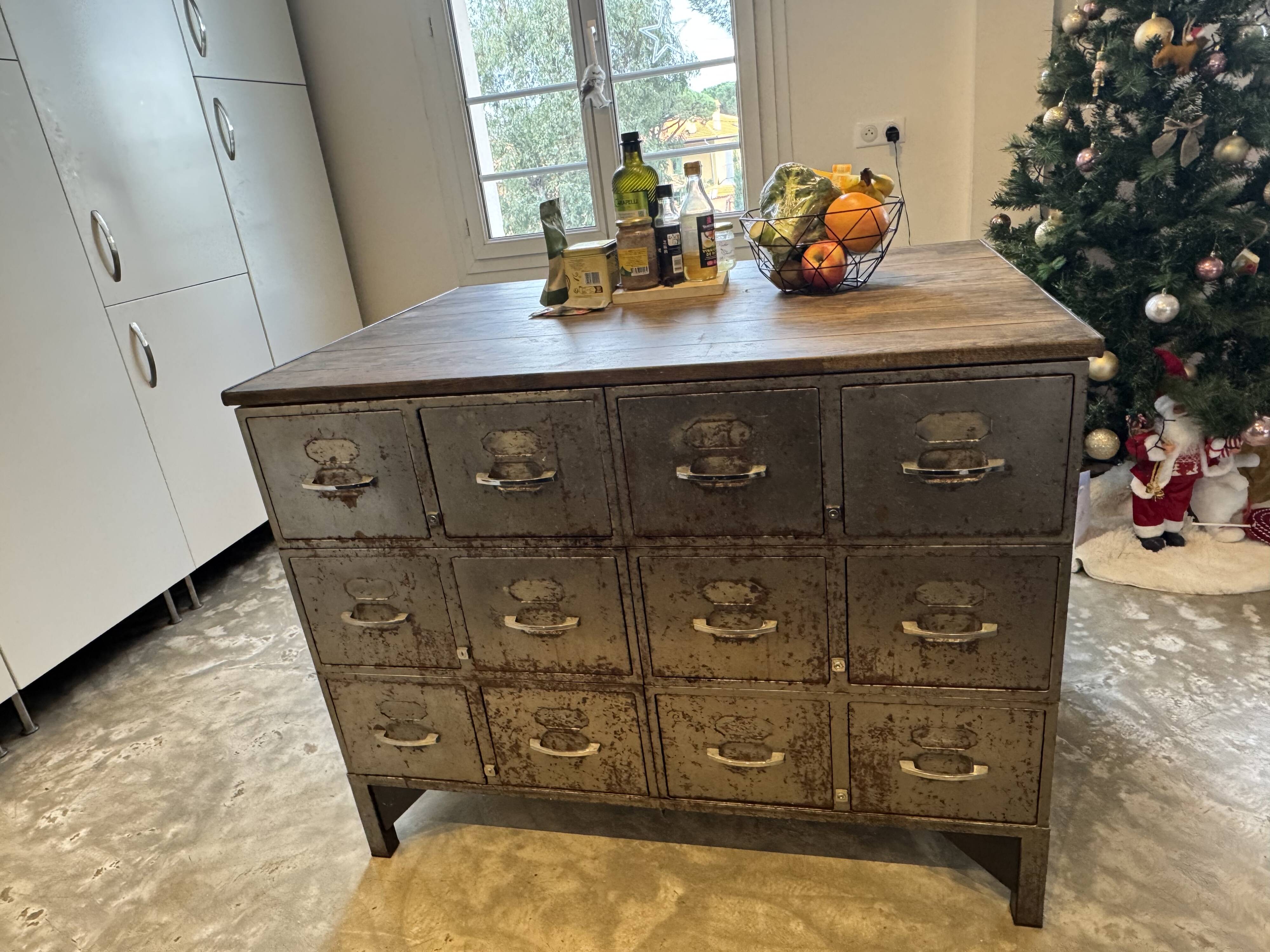 Meuble de métier en métal