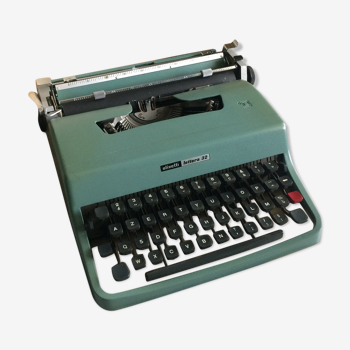 Olivetti Lettera 32 portable vintage mechanical typewriter