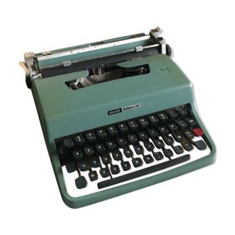 Olivetti Lettera 32 portable vintage mechanical typewriter