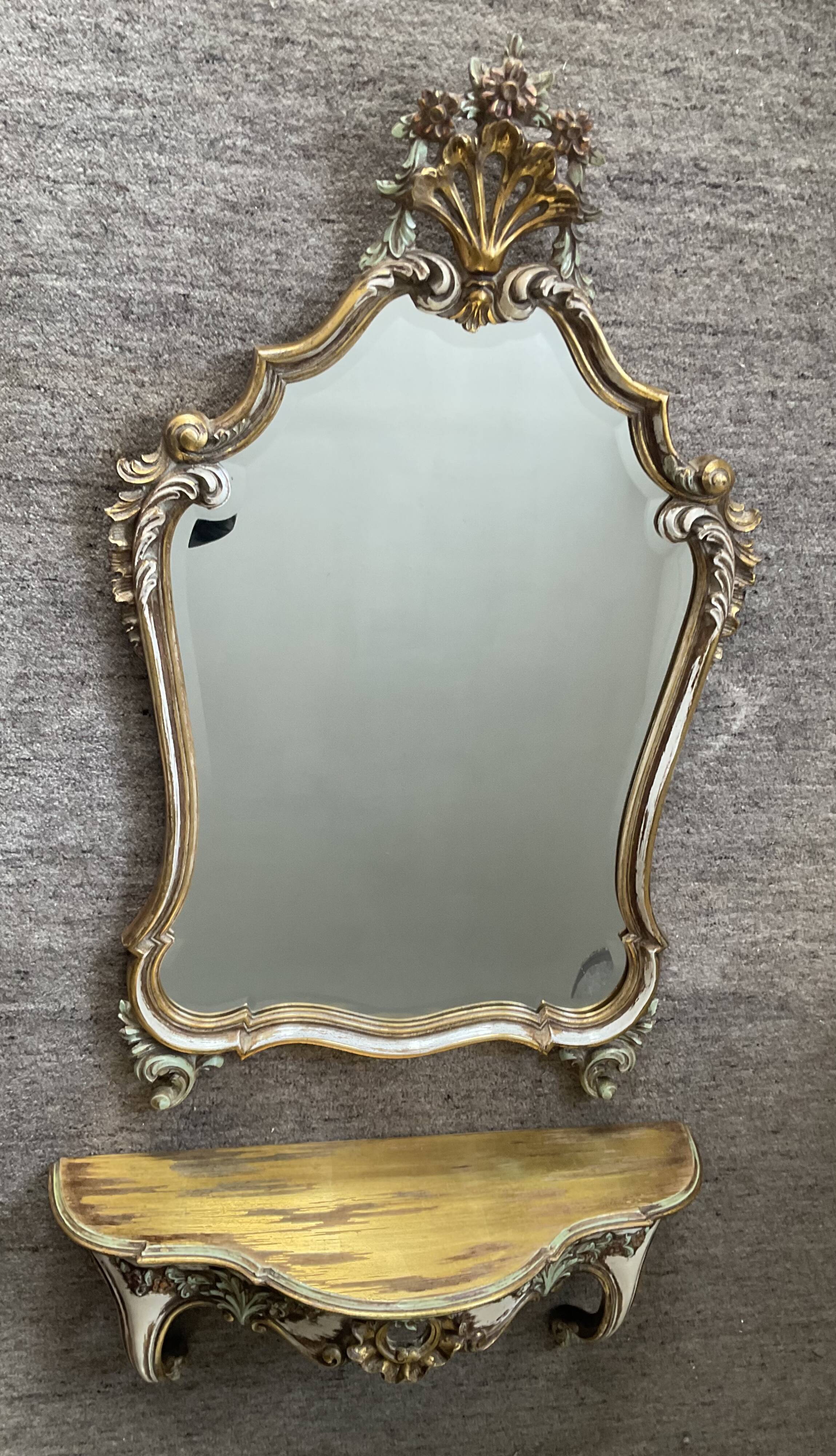 Ancien miroir et console murale en bois sculpté