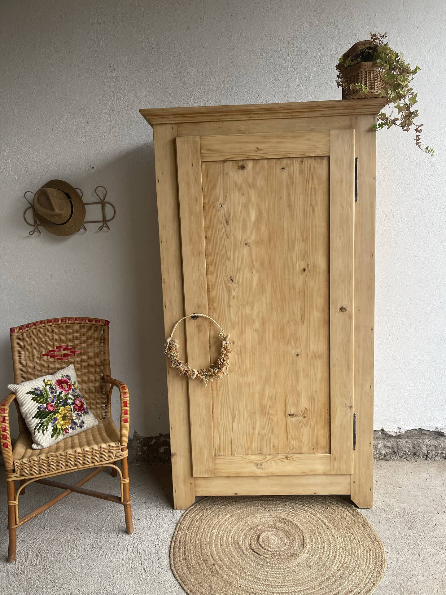 Hat cabinet