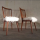 Paire de chaises scandinaves vintage Hygge bois massif et assise mouton de mongolie synthétique
