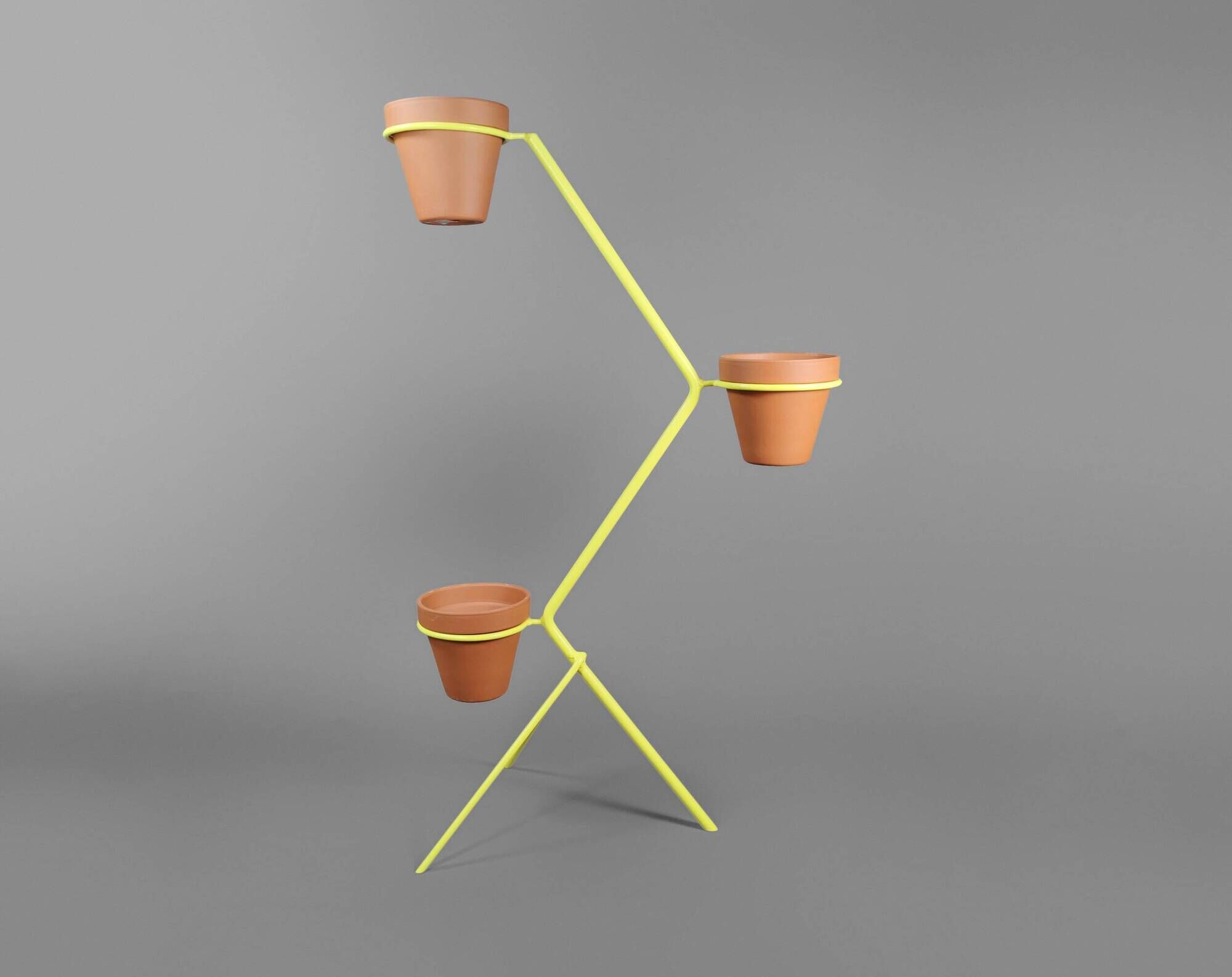 Support original de pot de plante en fer forgé jaune vif du milieu du siècle français des années 1950