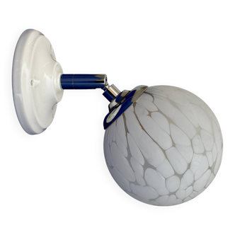 Applique globe vintage en verre de Clichy blanc