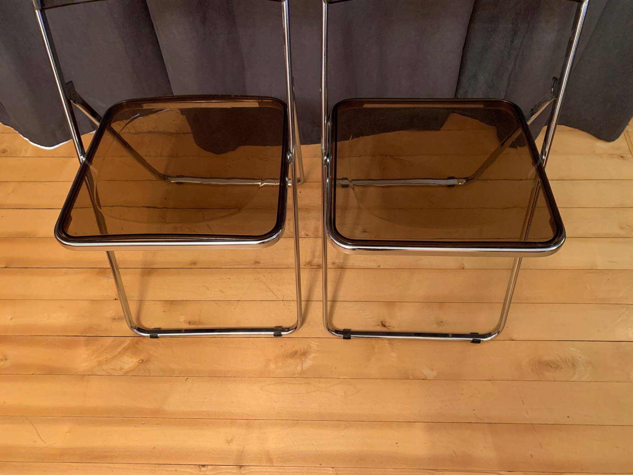 A pair of modernist folding chairs, 1970s