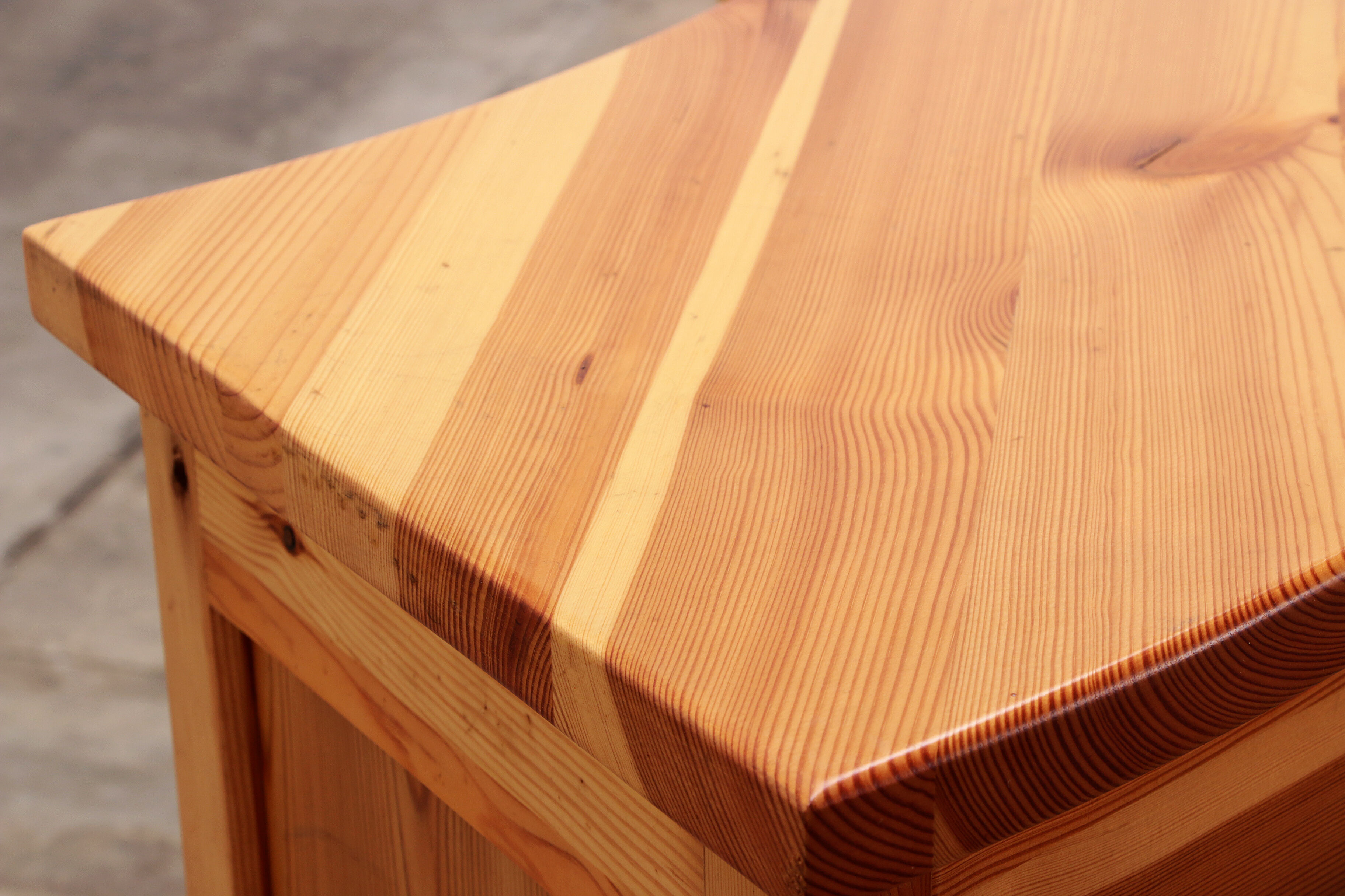 Brutalist mid-century wooden bar with 3 bar chairs, 1970s