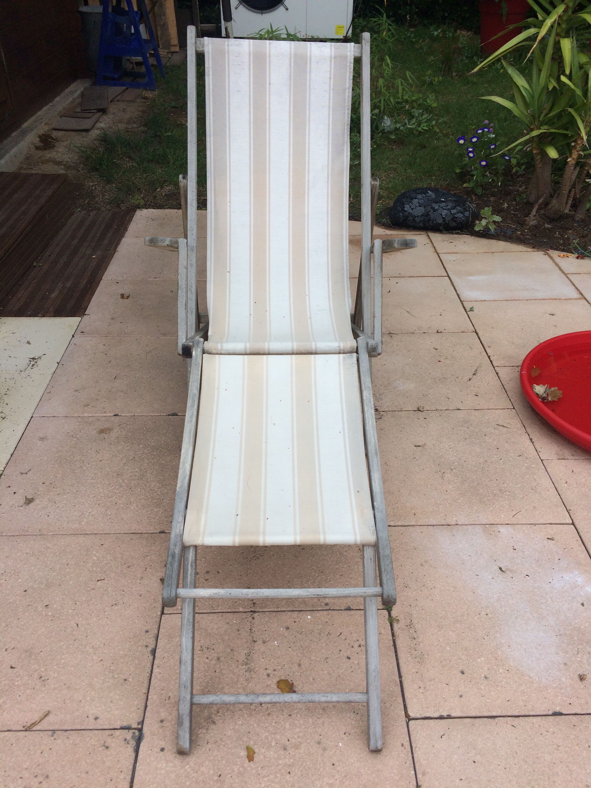 Former chilean lounge chair with armrests and feet rest