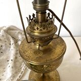 Lampe en laiton, ancienne lampe à pétrole parisienne