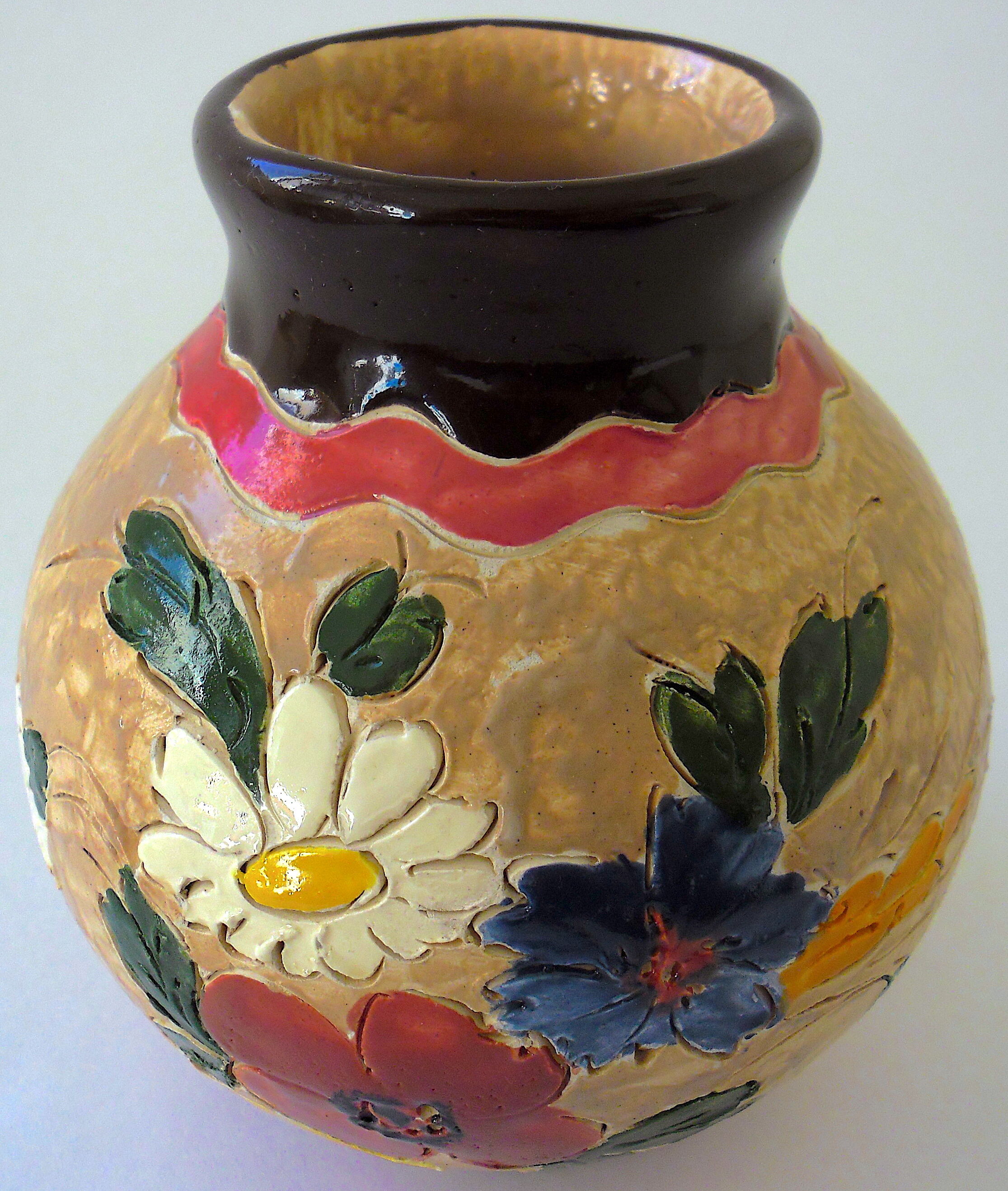 Terracotta vase incised by Jean Clergue in Vallauris