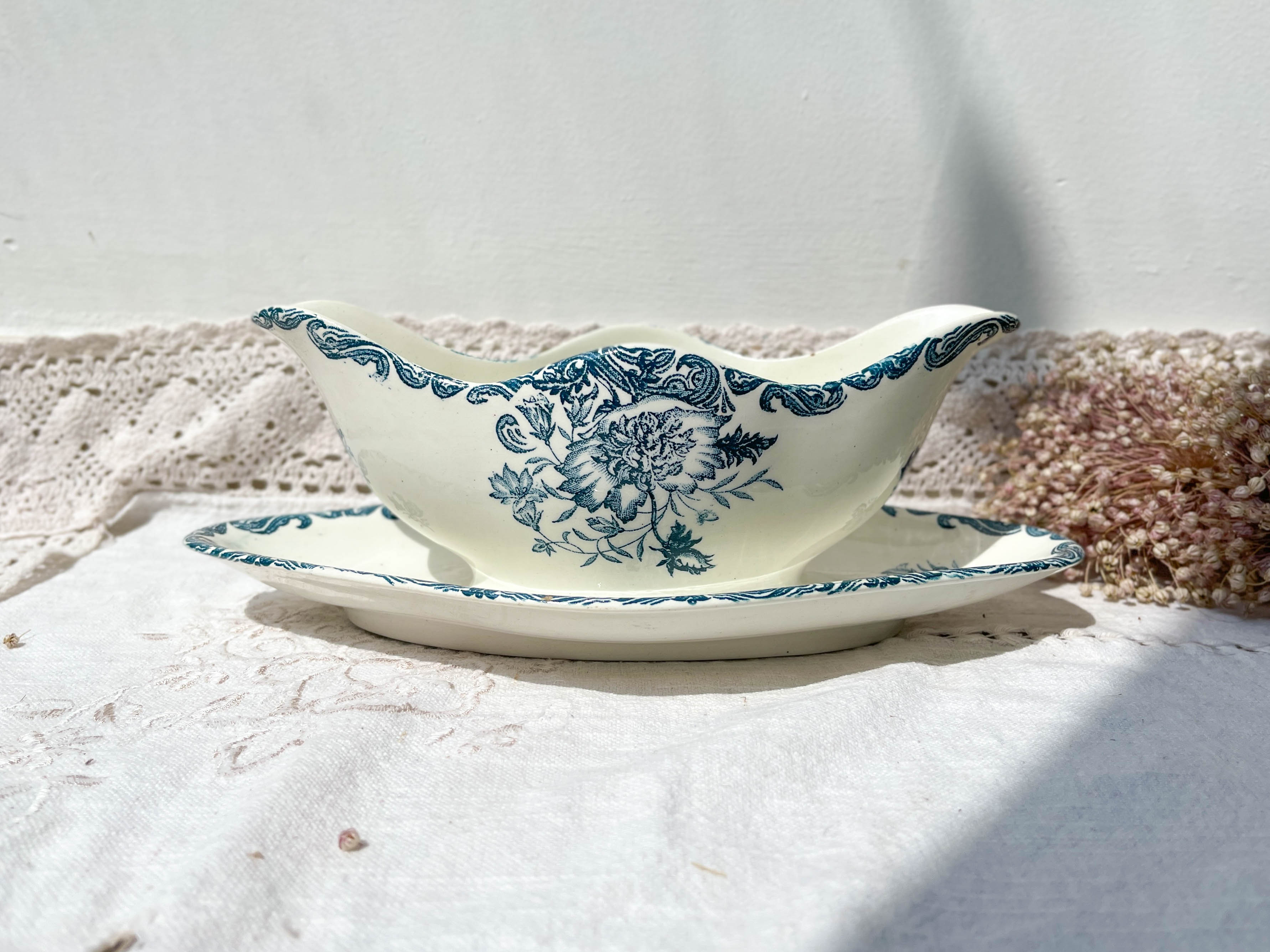 Vintage gravy boat terre de fer clairefontaine model " poppy "