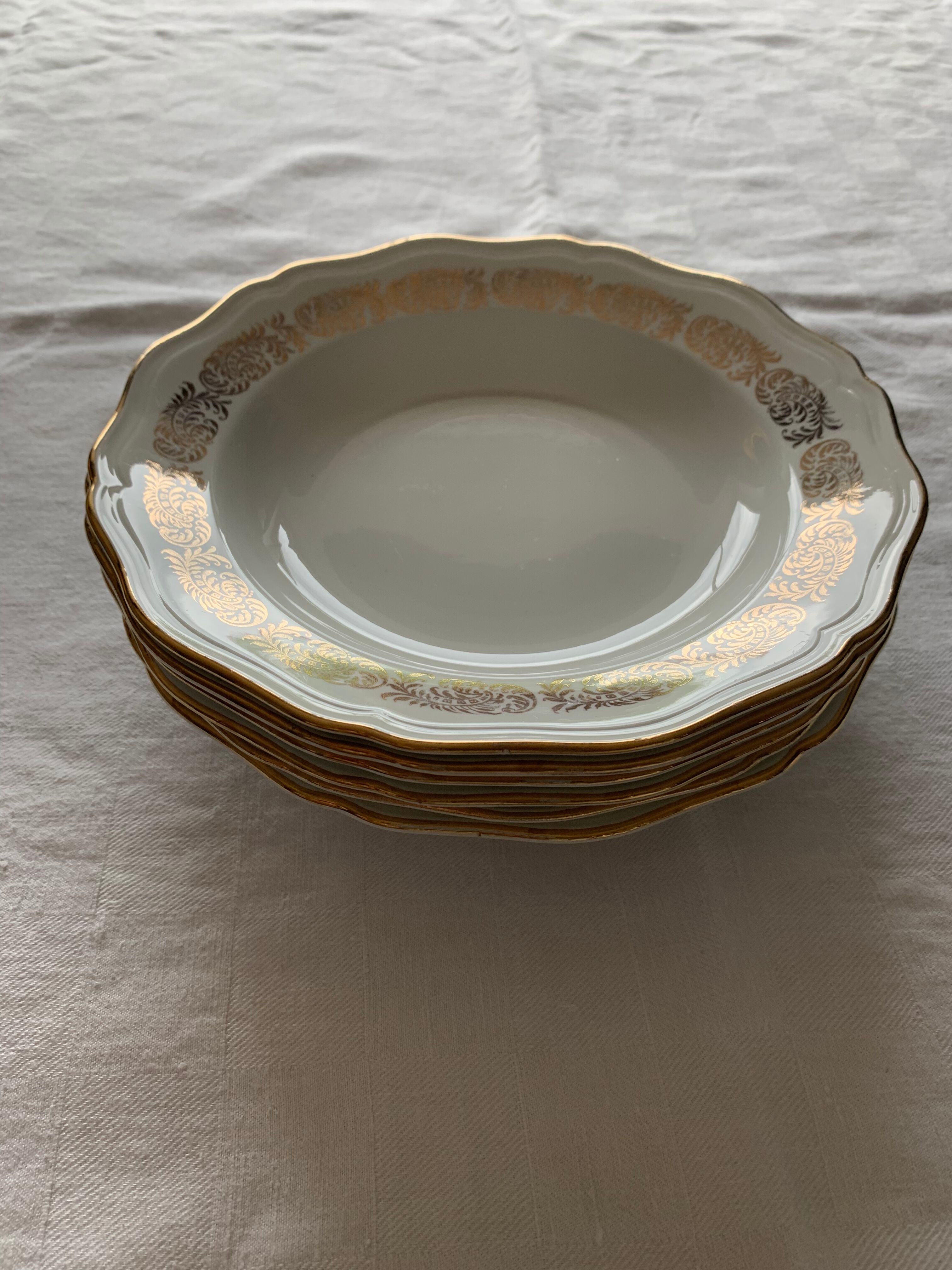 Hollow plates Lucette