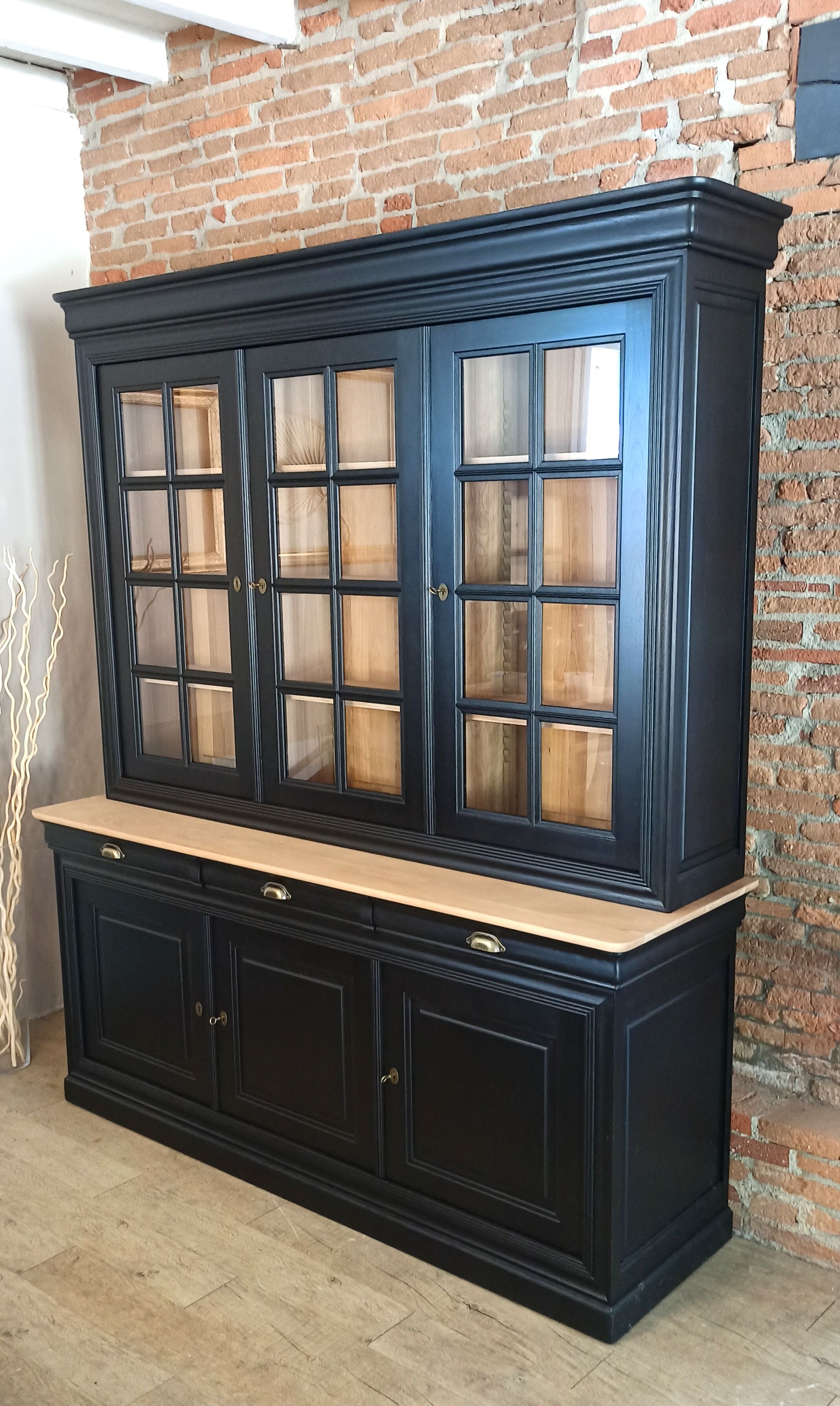 Black and wood bookcase