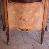 Meuble vitrine en marqueterie,vitrine galbée Louis XV style,signé Marquant