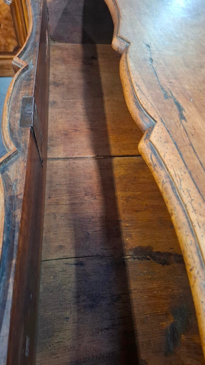 Commode XVIII en noyer