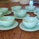 Lot de 9 tasses et soucoupes en opaline