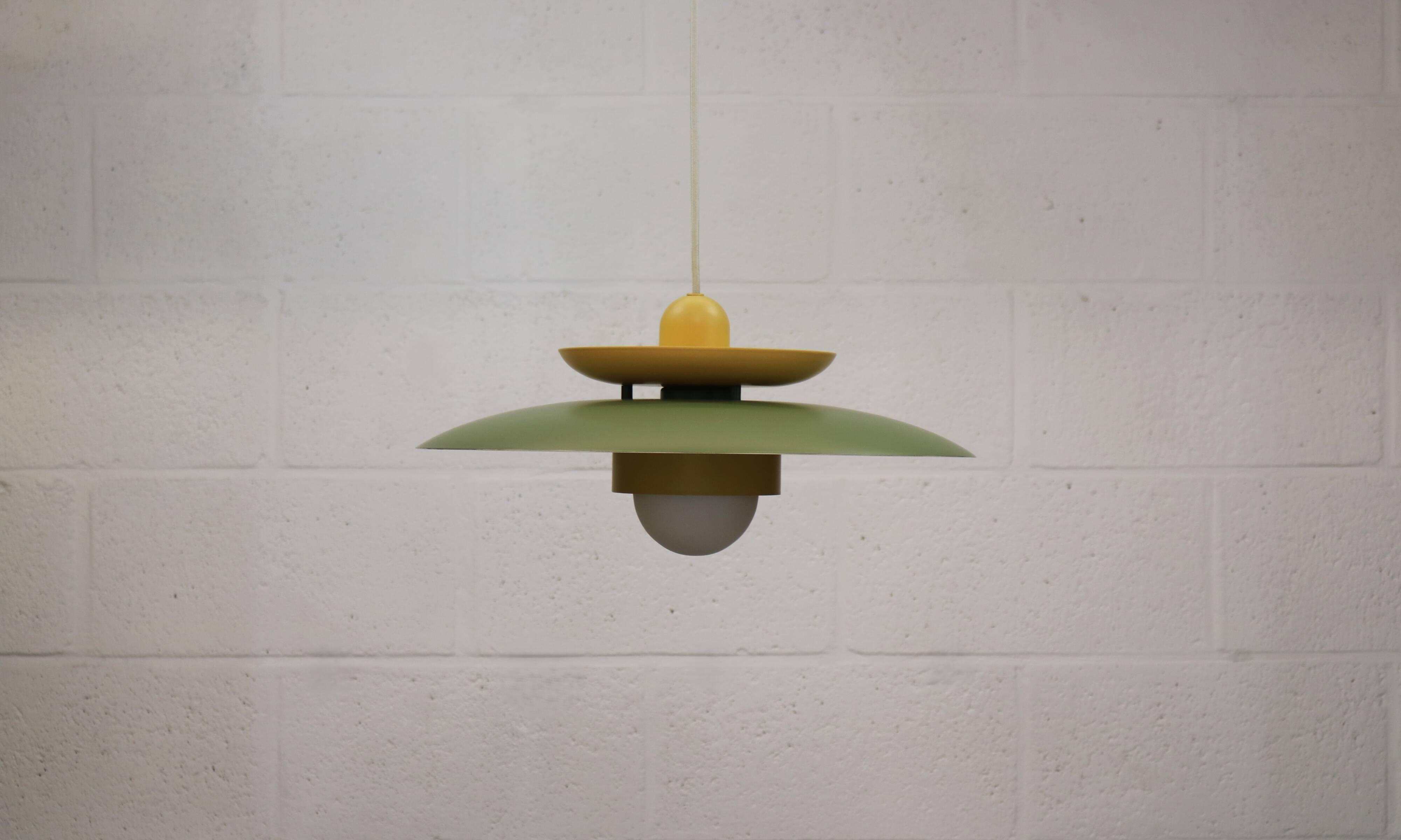 Lampe suspendue laquée verte vintage - Danemark 1980 -