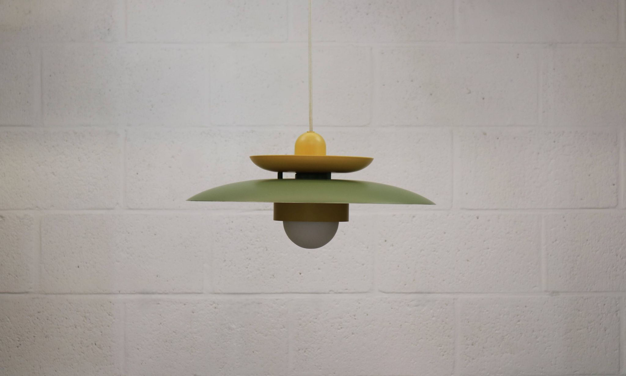 Lampe suspendue laquée verte vintage - Danemark 1980 -