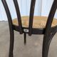 Chaise de salle à manger vintage en bois cintré : siège en osier noir de style Thonet