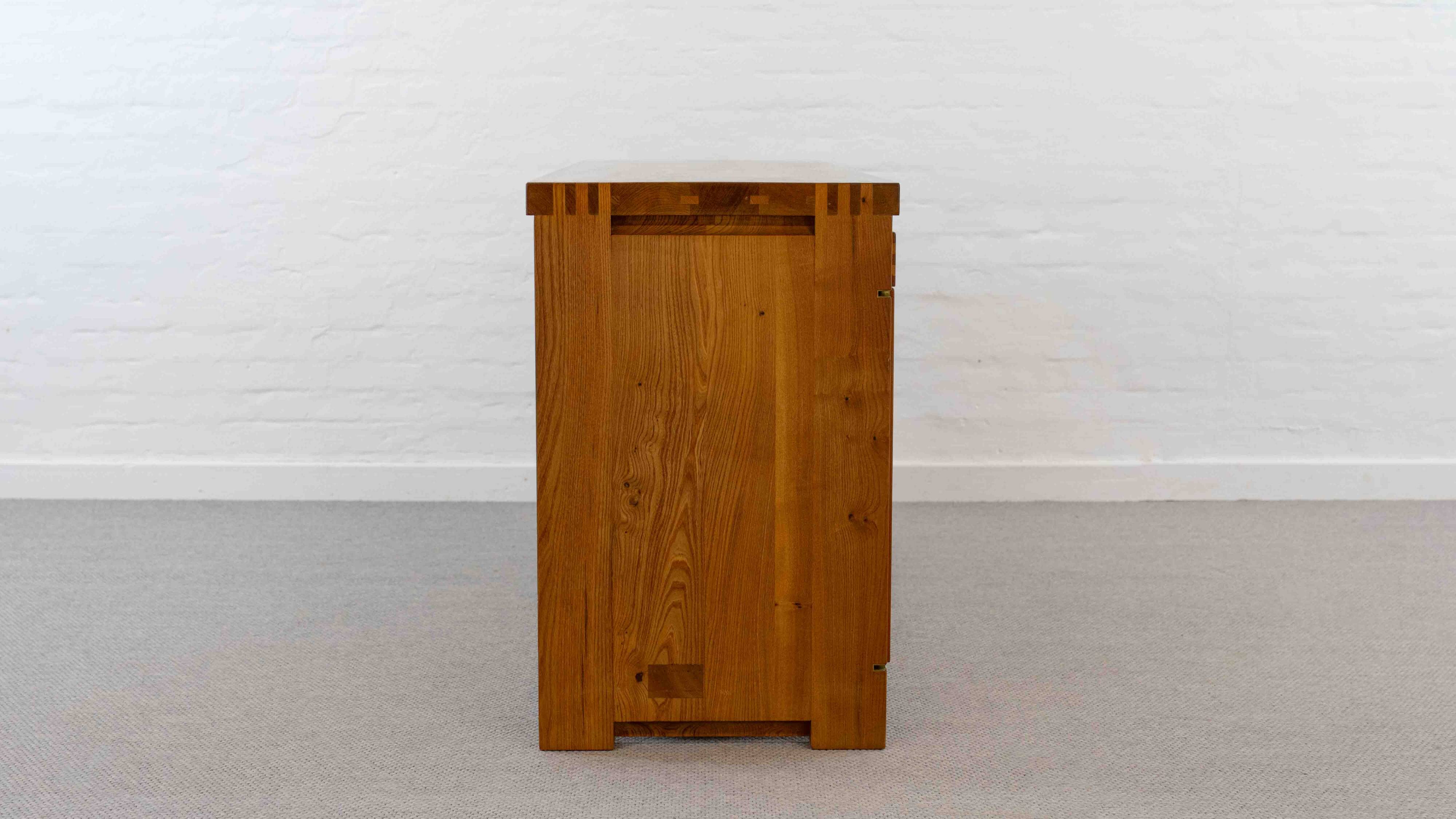 Sideboard R08 de Pierre Chapo en orme massif