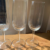 4 flutes stemmed glasses wine / champagne