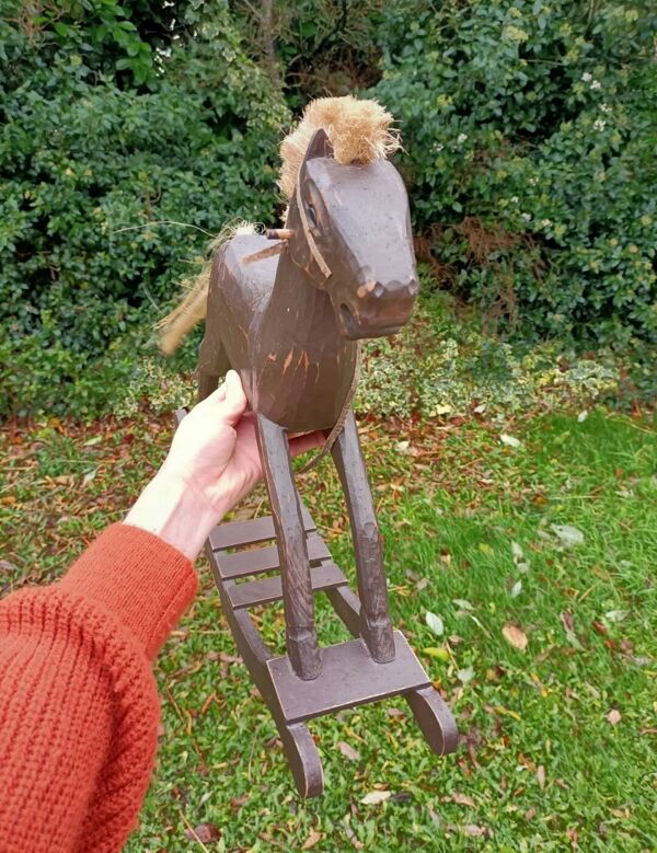 Cheval a bascule en bois rétro