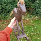 Cheval a bascule en bois rétro