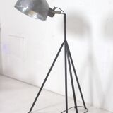 Industrial lamp with adjustable aluminum lampshade