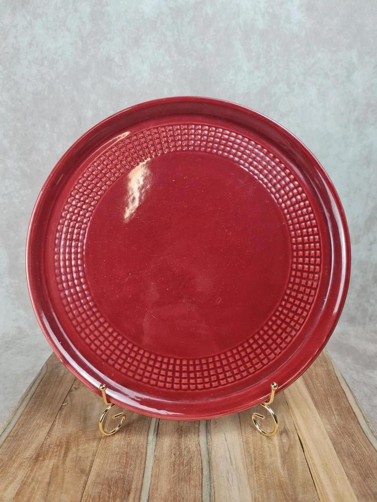 Large antique red cake plate – checkered pattern – attributed to Saint-Clément 🍒