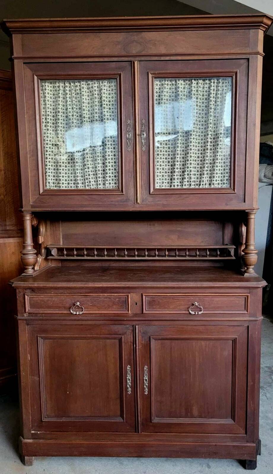 Buffet a deux corps époque Louis Philippe en noyer vers 1830