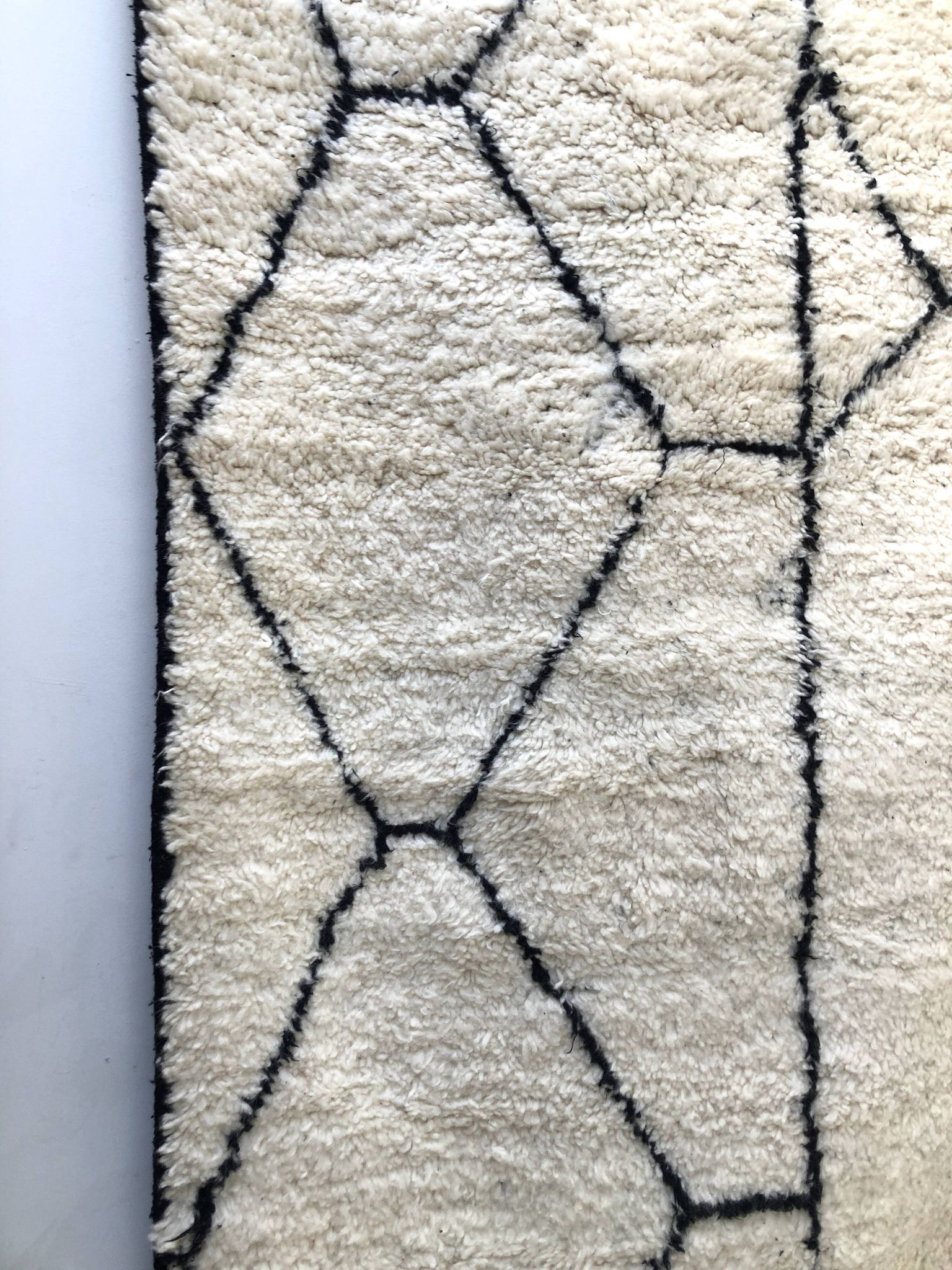 Moroccan Berber carpet Beni Ouarain with black graphic patterns 3,09x1.99m